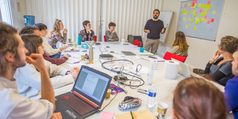 Ateliers collectifs de sensibilisation en production et diffusion de spectacle vivant